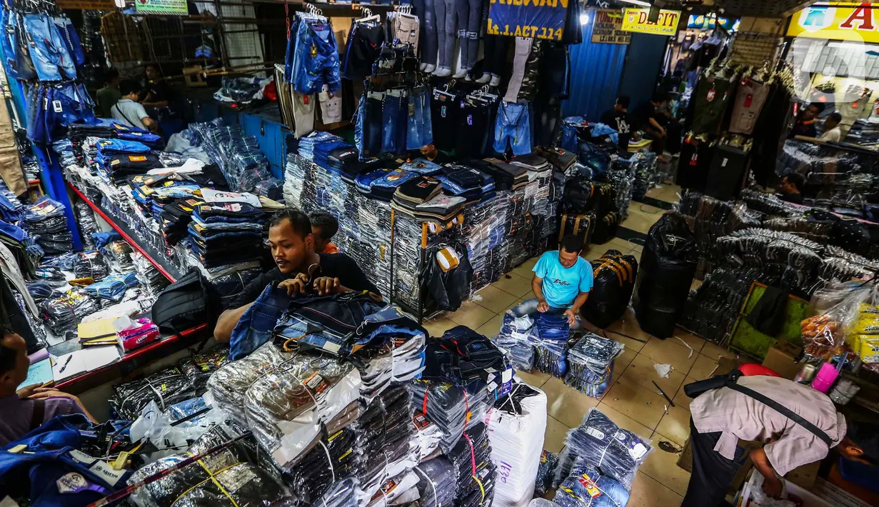 Bisnis busana muslim setiap tahunnya mengalami lonjakan permintaaan, terutama jelang perayaan keagamaan. (Liputan6.com/Angga Yuniar)