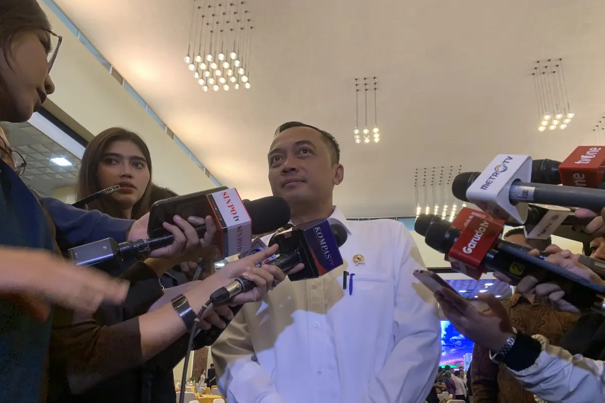 Menteri Sekretaris Negara (Mensesneg) Prasetyo Hadi di Kompleks Parlemen Senayan, Jakarta, Rabu (30/4/2025) (Liputan6.com/Delvira Hutabarat)