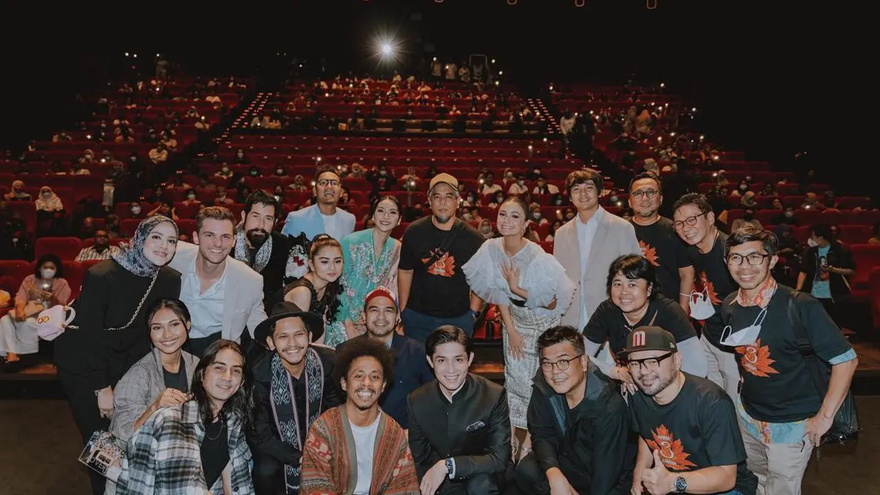 Sempat Tertunda 2 Tahun, Ini 6 Potret Gala Premiere Film Ranah 3 Warna