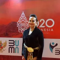 Banyak yang terkecoh dengan namanya. Begitu juga dengan aktor senior Herlina Christine Natalia Hakim atau lebih dikenal dengan Christine Hakim. Banyak yang pertanyaan publik terkait agama yang dianut oleh aktris berusia 66 tahun ini. [Instagram/christinehakimofficial]