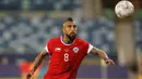 Lima menit berselang, Arturo Vidal melakukan serangan dengan memberikan umpan lambung ke Ben Brereton. Bola disambut dengan tandukan Berereton mengarah ke pojok kiri atas, namun percobaannya dapat digagalkan kiper Bolivia, Carlos Lampe. (Foto: AFP/Silvio Avila)