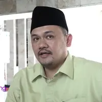 Farhat Abbas memulai aksinya untuk membeberkan kebenaran yang ia ketahui. Ia merasa tertipu oleh status Regina Andriane Saputri sebelum menikah dengannya.