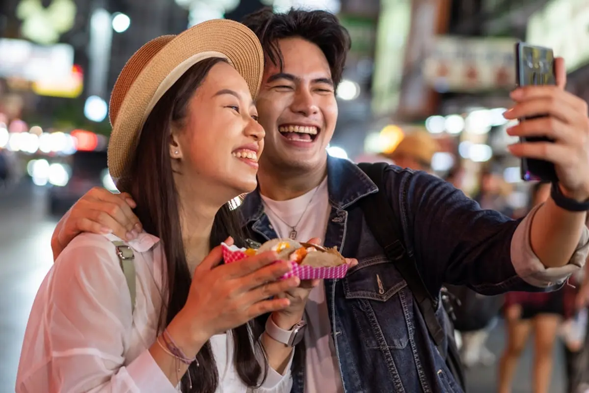 pasangan kencan makan sahabat teman pria persahabatan bahagia