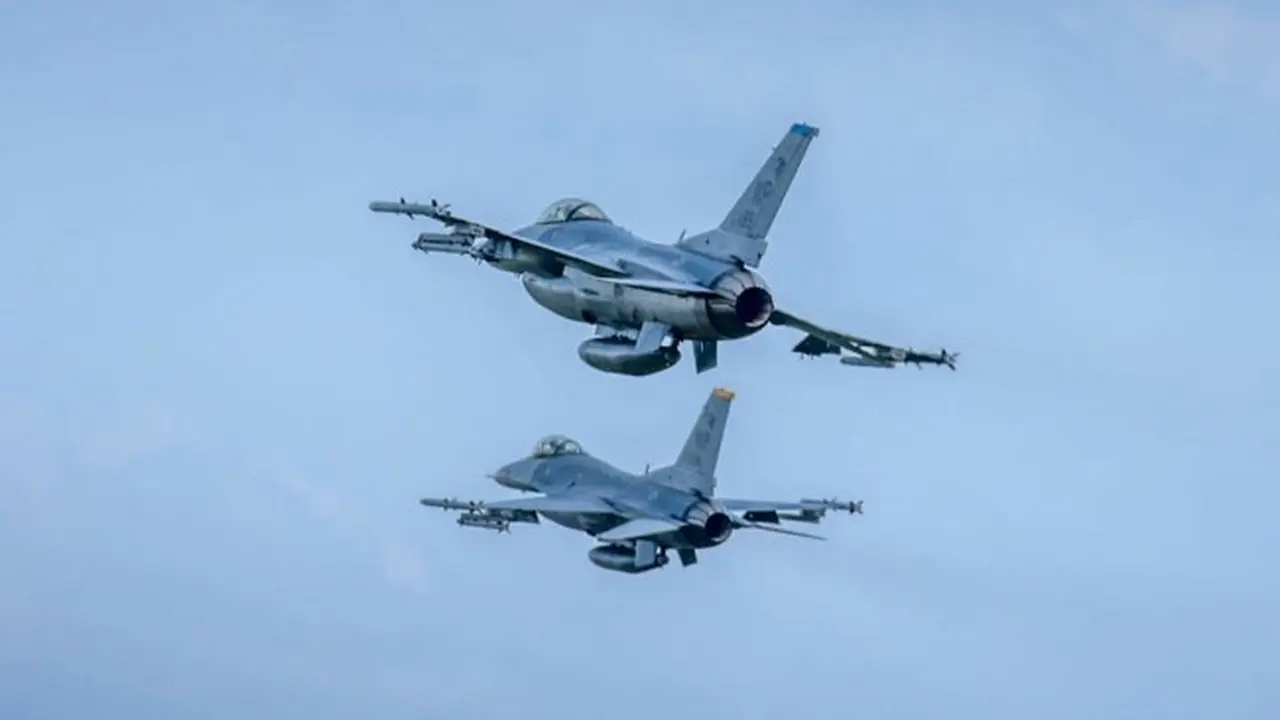 Latihan tempur Cope West 2023 antara pesawat dari Lanud Roesmin Nurjadin Pekanbaru dengan US Pacific Air Force.