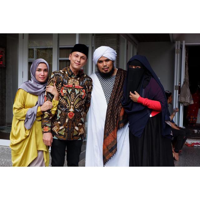 Potret Ussy Sulistiawaty saat berhijab