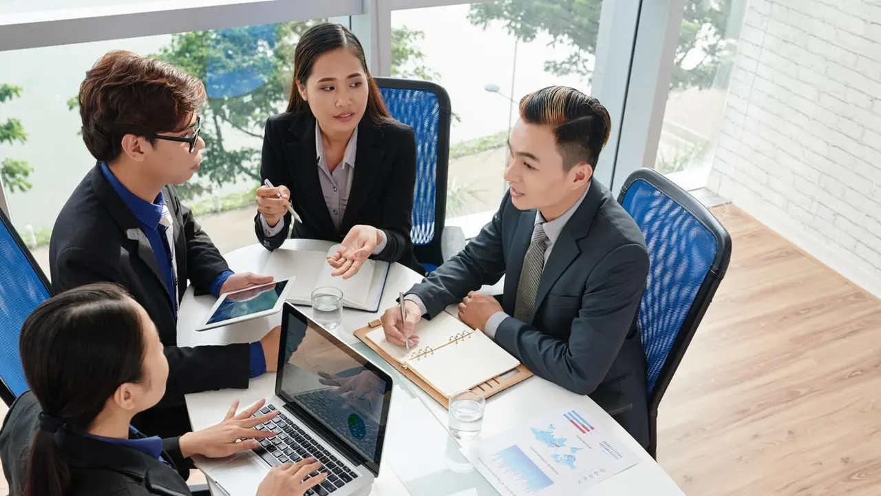 Ilustrasi melihat kegelisahan teman kantor/freepik.com/pressfoto