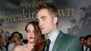 "Kristen merasa bahwa dirinya tak bisa lepas dari Robert Pattinson, keduanya terlihat saling berkoneksi di acara MET Gala, rasa cinta diantara keduanya juga masih tumbuh," ungkap salah satu sumber. (AFP/Bintang.com)