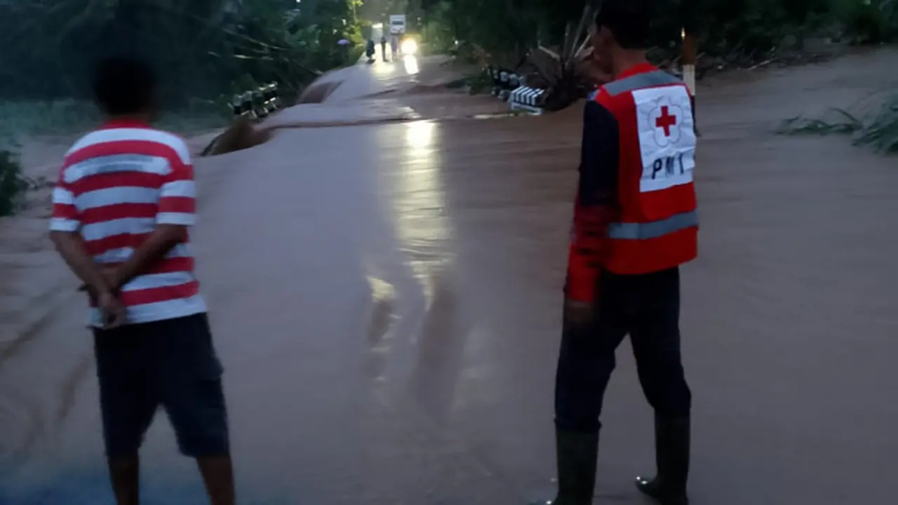 Seorang Warga Meninggal Karena Hanyut dan Puluhan Rumah Terendam Banjir di Malang Selatan