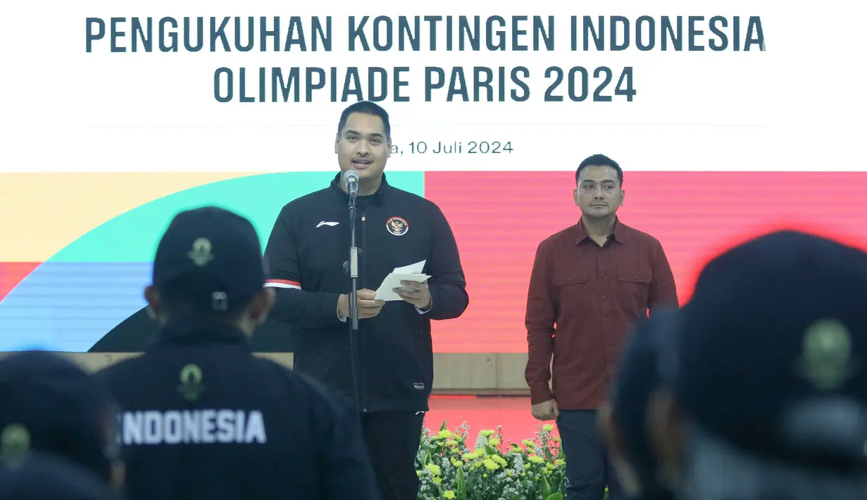 Sejumlah atlet dari berbagai cabang olahraga mengikuti upacara pengukuhan kontingen Indonesia Olimpiade Paris 2024 di Gedung Kementerian Pemuda dan Olahraga, Jakarta, Rabu (10/7/2024). (Liputan6.com/Herman Zakharia)