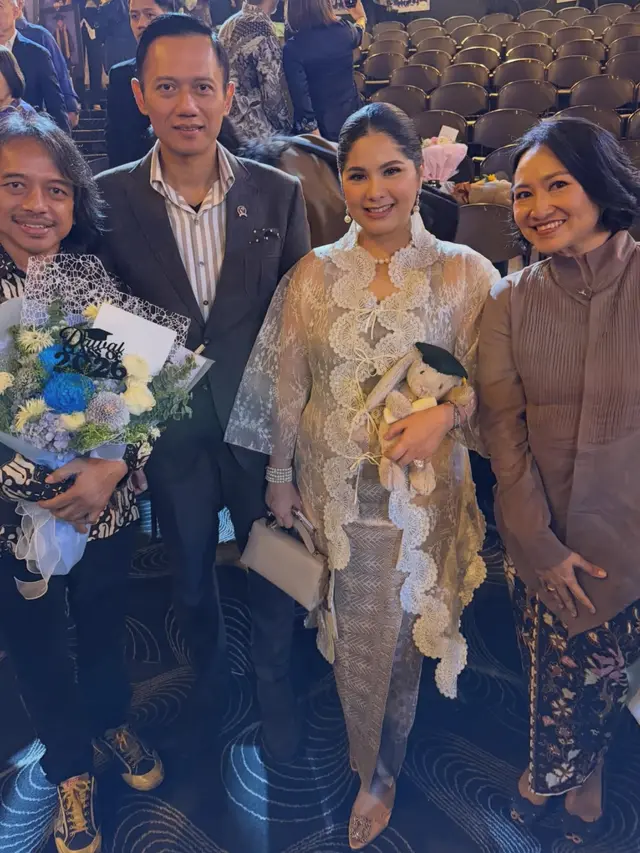 Annisa Pohan di Wisuda Almira Yudhoyono.