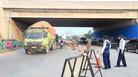 Pemerintah Kota (Pemkot) Tangerang bakal membatasi mobilitas truk bermuatan besar menjelang KTT ASEAN. (Liputan6.com/Paramita Tristiawati)