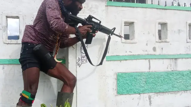TNI buka suara usai dituding salah tangkap terhadap seorang pria asal Papua bernama Abral Wandikbo. Kapuspen TNI menegaskan Abral Wandikbo alias Almaroko Nirigi merupakan anggota Organisasi Papua Merdeka (OPM) Kodap III/Ndugma. (Istimewa)