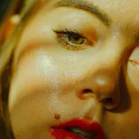 Ilustrasi muka berminyak. (Photo by Haley Lawrence on Unsplash)