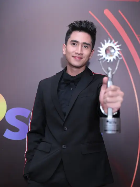 "Alhamdulillah bersyukur banget, nggak nyangka karena sebenernya cape dan udah pengen balik karena tiap hari selama sebulan ini tidur cuma sejam dua jam, dan nggak nyangka menang," kata Verrell Bramasta. (Adrian Putra/Bintang.com)