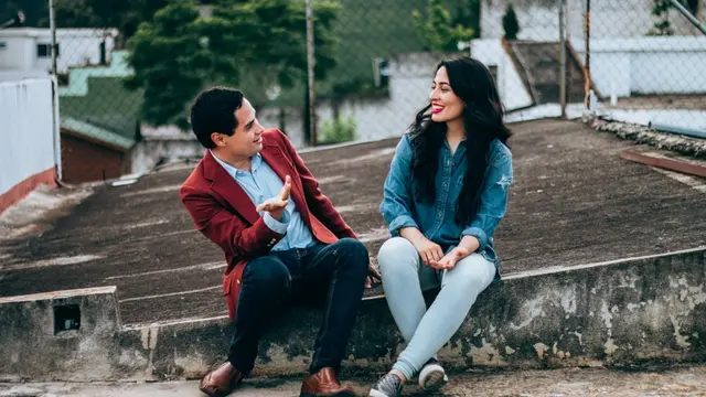 7 Tanda Si Cowok Cuek Juga Naksir Kamu saat PDKT