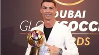 Cristiano Ronaldo pakai jam tangan termahal di dunia. (dok.Instagram @media7ht/https://www.instagram.com/p/B6rwewbpzWJ/Henry)