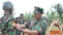 Citizen6, Sidoarjo: Pembukaan pendidikan calon bintara TNI AL, dipimpin langsung orang nomor satu dijajaran Kobangdikal, Laksda TNI Djoko Teguh Wahojo di lapangan Dacota, Puslatdiksarmil Juanda, Sidoarjo, Kamis, (19/7). (Pengirim: Penkobangdikal).