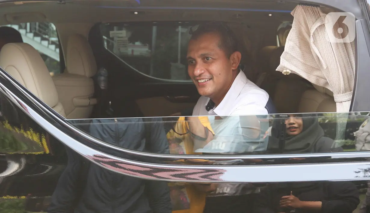 <p>Menurutnya klarifikasi dilakukan agar publik tidak gaduh atas laporan yang dilakukan lembaga Indonesia Police Watch (IPW) itu. Eddy juga menganggap laporan itu bukanlah hal serius karena tudingan tersebut tidak benar. (Liputan6.com/Herman Zakharia)</p>