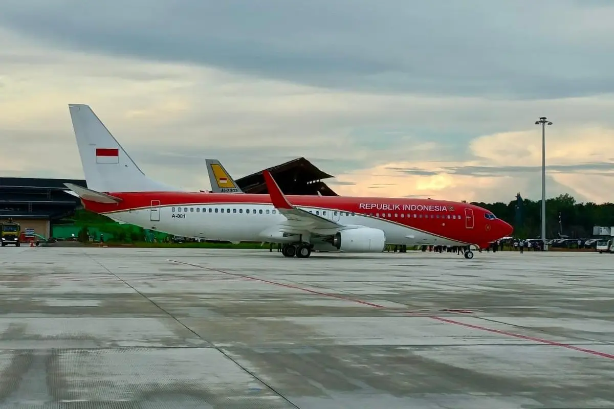 Pesawat Boeing Kepresidenan usai mendarat mulus di Bandara IKN.