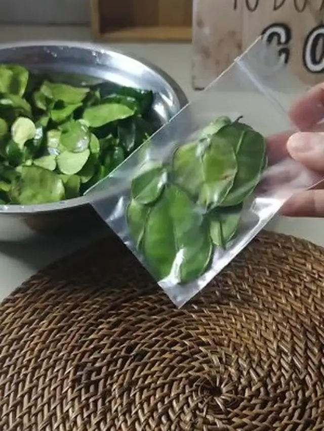 Kemas dengan rapat sebelum dimasukan ke dalam freezer (Sumber: TikTok/@zetty.h)
