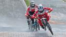 Para atlet BMX Indonesia beradu cepat pada ajang pelatnas di Pulomas, Jakarta (21/6/2018). Tiga atlet BMX putra Indonesia bersaing mengikuti seleksi menuju Asian Games 2018. (Bola.com/Nick Hanoatubun)