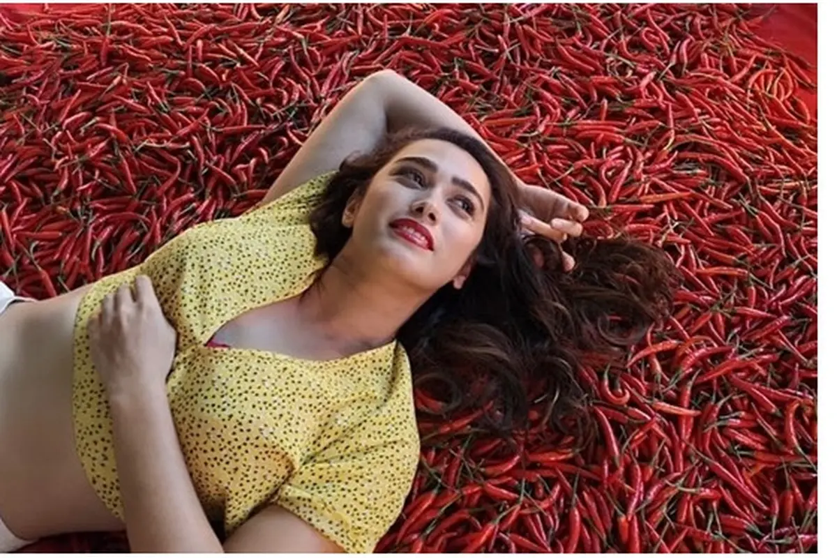 Biasa Tampil Natural, Ini 6 Potret Alexandra Gottardo dengan Makeup Tebal