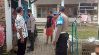 Polisi mendatangi lokasi pembacokan di Pakisaji, Malang yang dipicu tuduhan rebutan pelanggan daging bagi pada Senin, 23 Juni 2025 (Foto : Istimewa)&nbsp;