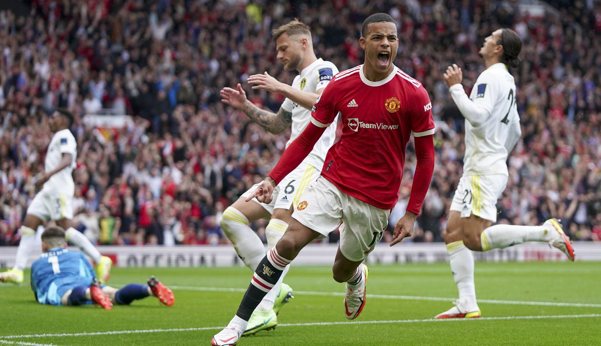 Leeds United sedikit lengah usai menyamakan skor. Manchester United kembali memimpin pada menit ke-52 melalui aksi Mason Greenwood yang merobek gawang Leeds dari dalam kotak penalti usai menerima umpan panjang Paul Pogba. Manchester United 2, Leeds United 1. (Foto: AP/Jon Super)