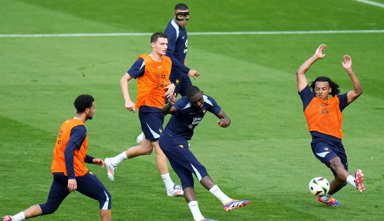 Di fase grup Euro 2024, Prancis berhasil mengumpulkan lima poin dari tiga laga. (AP Photo/Hassan Ammar)