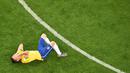 Gelandang Brasil, Oscar, tampak lesu usai ditaklukkan Jerman pada laga semifinal Piala Dunia 2014 di Stadion The Mineirao (8/7/2014). Jerman menang 7-1 atas Brasil. (AFP/Francois Xavier Marit)