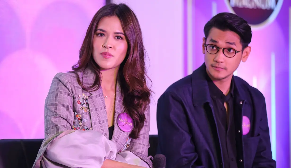 Penyanyi Raisa dan Afgan Syahreza ikut dalam pagelaran Magnum Luxeperience yang digelar di Studio 6 Emtek City, Daan Mogot, Jakarta Barat, Rabu (2/5/2018). (Adrian Putra/Bintang.com)