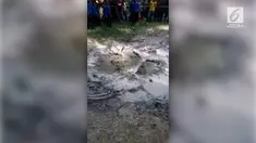 Masyarakat Topoyo, Mamuju, Sulawesi Barat, dihebohkan dengan kemunculan lumpur panas di area perkebunan sawit.