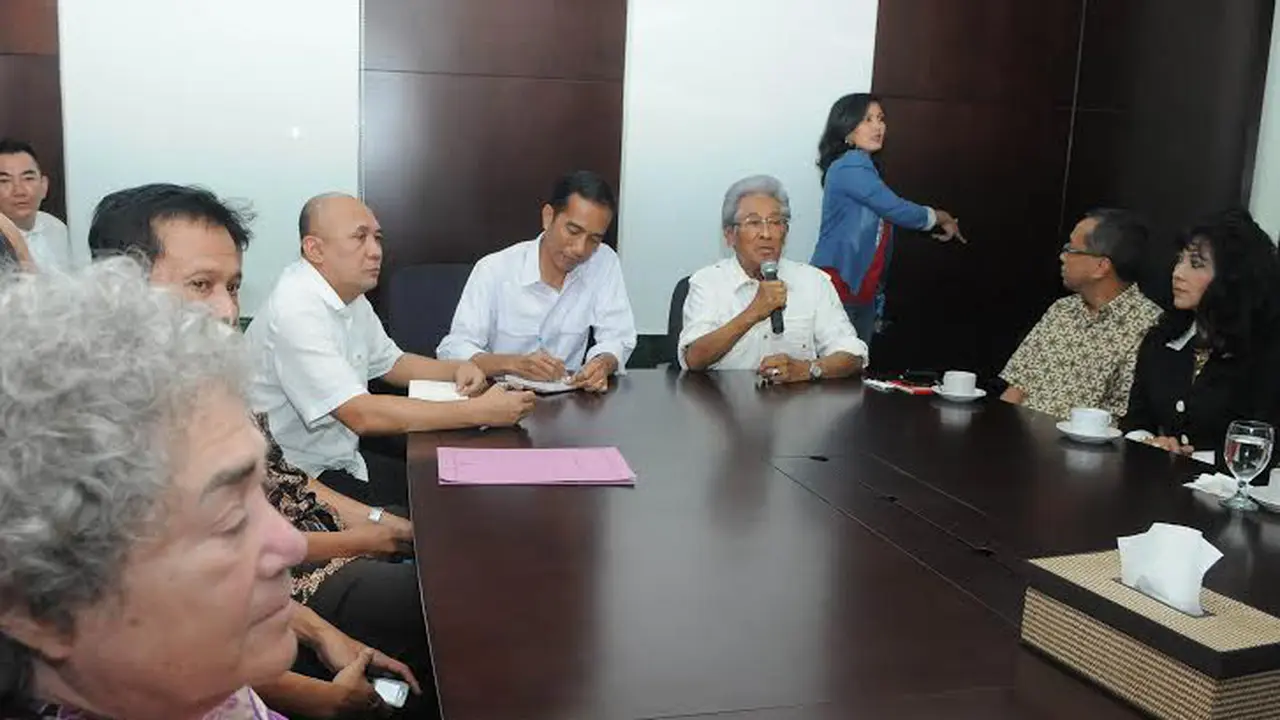 Penuhi Undangan Diskusi, Jokowi Datangi Kantor Adnan Buyung 