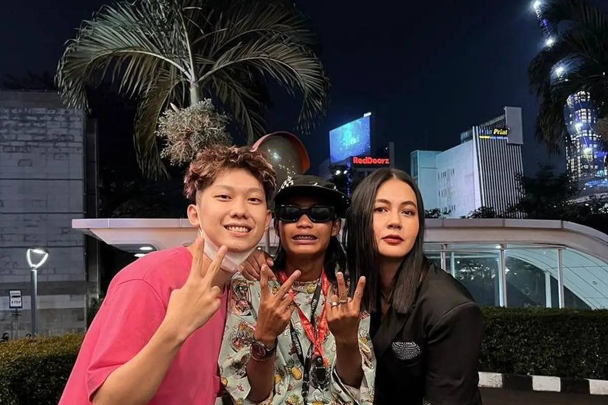 8 Potret Paula Verhoeven Jadi Cewek Mamba Saat Melenggang di Citayam Fashion Week Bareng Bonge