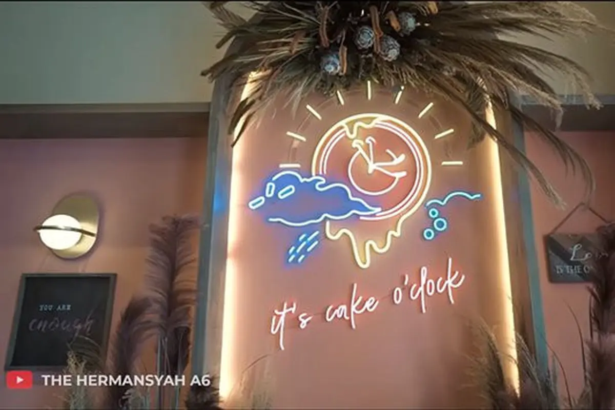 7 Potret Cafe Baru Keluarga Anang Hermansyah, Menjaul Berbagai Kue