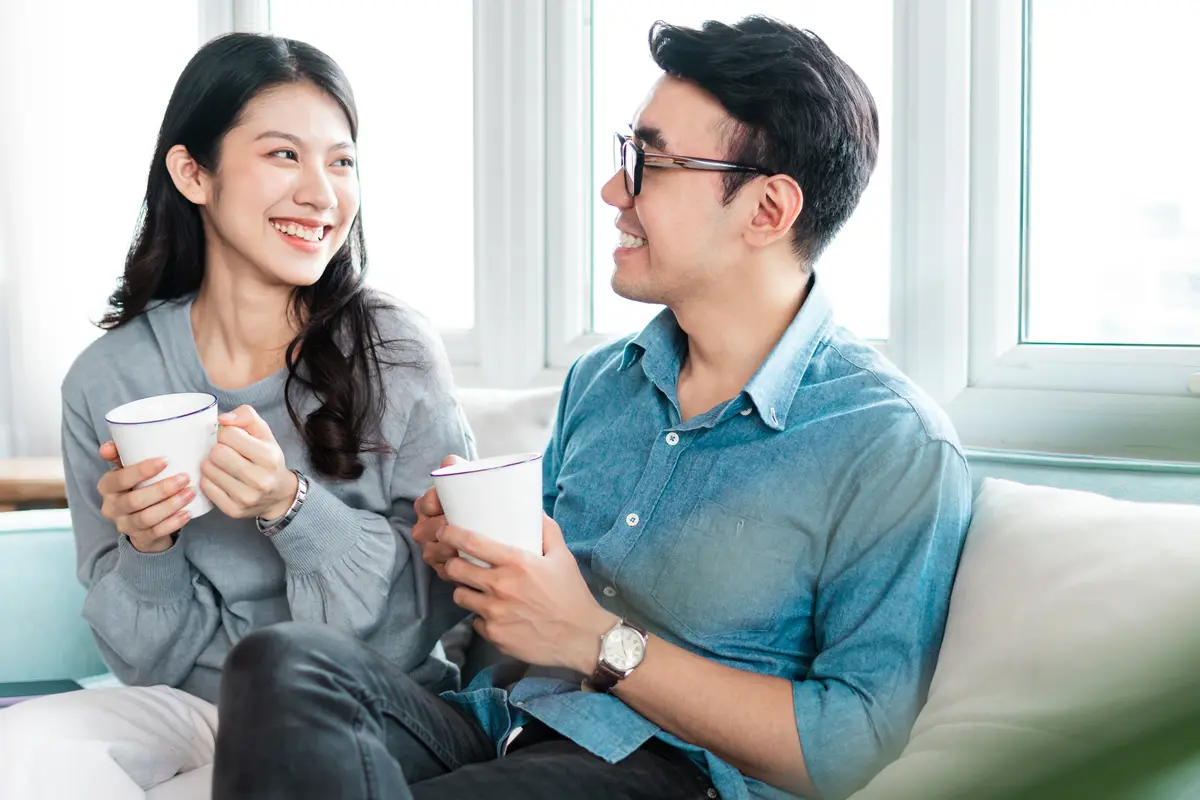 perempuan dan pasangan 21 agustus