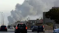Bandara utama di ibu kota Libya diserang dari udara pada Senin 8 April 2019 (AFP/Mahmud Turkia)