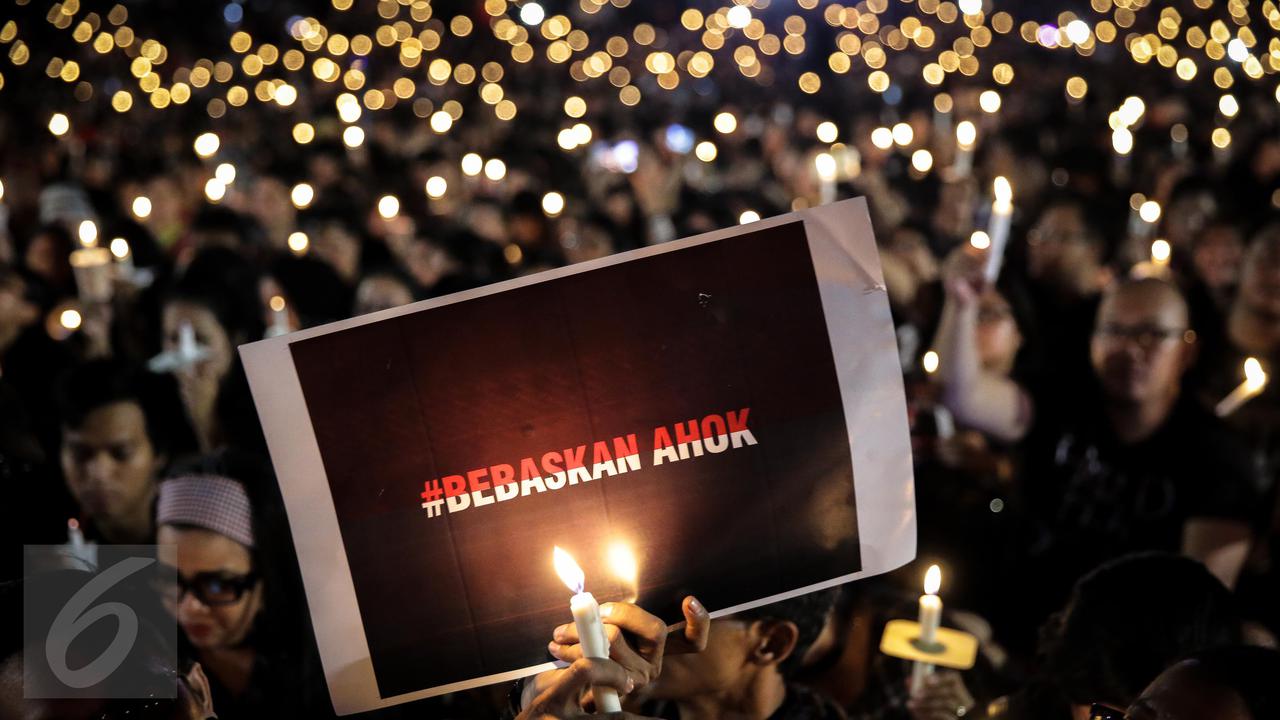 Ribuan Lilin Untuk Ahok Sinari Pelataran Tugu Proklamasi 