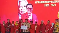 Sentral Organisasi Karyawan Swadiri Indonesia (SOKSI) resmi mendukung Airlangga Hartarto untuk menjabat kembali sebagai Ketua Umum Partai Golkar pada periode yang akan datang (Nur Habibie/Merdeka.com)