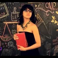 Selain DJ, Putri Una sudah main film, kini ia mulai menjajal dunia olah vokal. Bagaimana awal perjalanan kariernya?