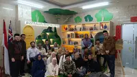 Para delegasi AIMEP berfoto bersama di Mesjid Istiqlal, Jakarta, Jumat (19/9/2025) (Liputan6.com/Indra C. Vanleon).