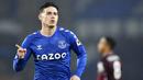 Pemain Everton, James Rodriguez, melakukan selebrasi usai mencetak gol ke gawang Leicester City pada laga Liga Inggris di Stadion Goodison Park, Rabu (27/1/2021). Kedua tim bermain imbang 1-1. (Paul Ellis/Pool via AP)