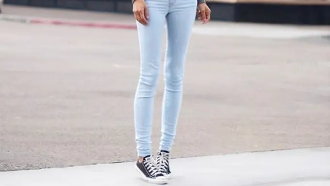 Apapun Bajunya yang Penting Pakai Celana Jins!