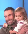 Adam Levine telah bertemu penggemar setianya, bocah berusia tiga tahun bernama Mila.  (Via Youtube.com)