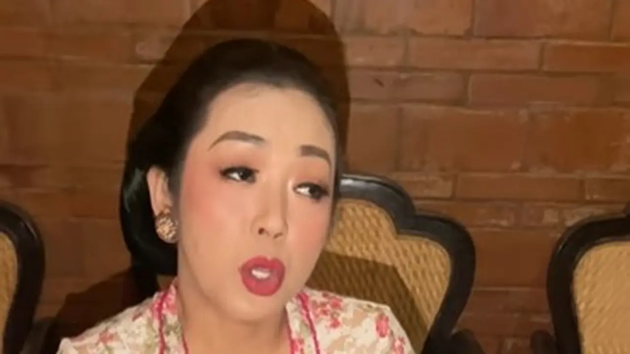Soimah buka suvenir nikah Kaesang (Instagram/showimah)