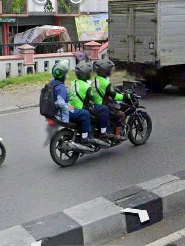 7 Potret Nyeleneh Orang Di Google Street View Ini Bikin Mringis