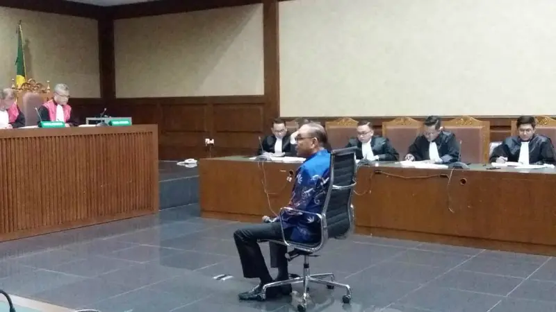 Pengusaha Johanes Budisutrisno Kotjo menjalani sidang dakwaan kasus korupsi PLTU Riau-1 di Pengadilan Tipikor Jakarta.