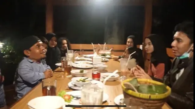 Ucok Baba Bersama Anak dan Calon Menantu