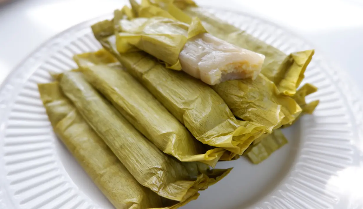 Kue timpan merupakan kue tradisional khas Aceh. Terbuat dari tepung ketan sehingga teksturnya empuk dan kenyal.  (Ika Yusmadi/Shutterstock.com)