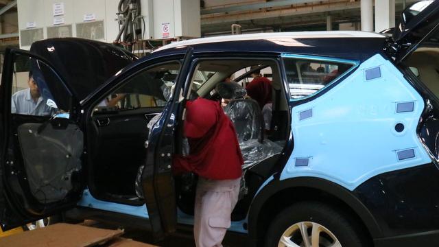 Pekerja Wanita Pabrik Sokon